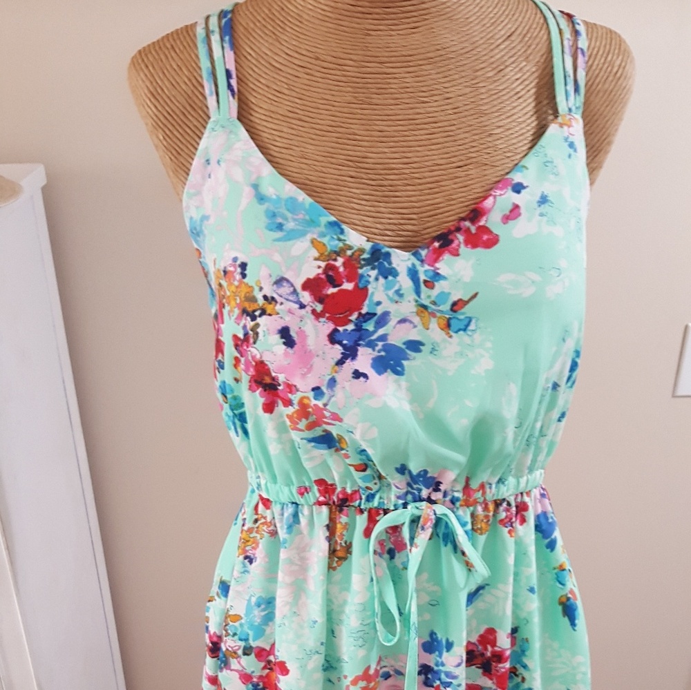 Pretty floral dress!